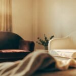 Consultório de psicologia aconchegante com duas poltronas